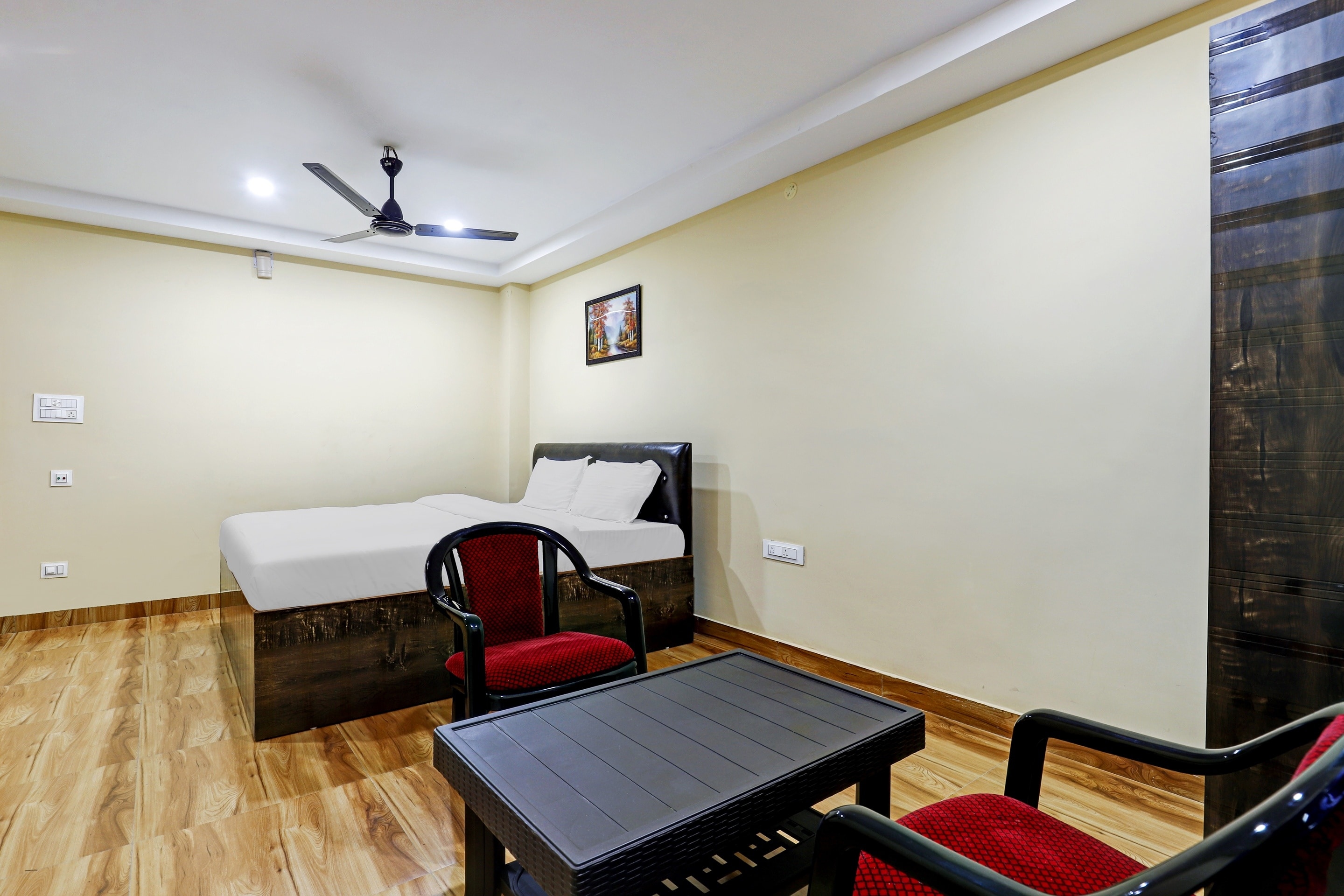 RR Homestay - Tap to explore photos