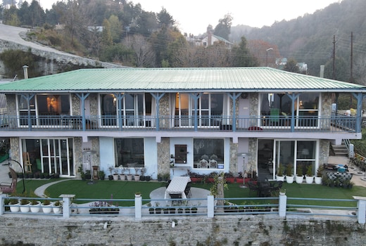 Luxe 4BHK Madalsa Mukteshwar Home by Da Alohas
