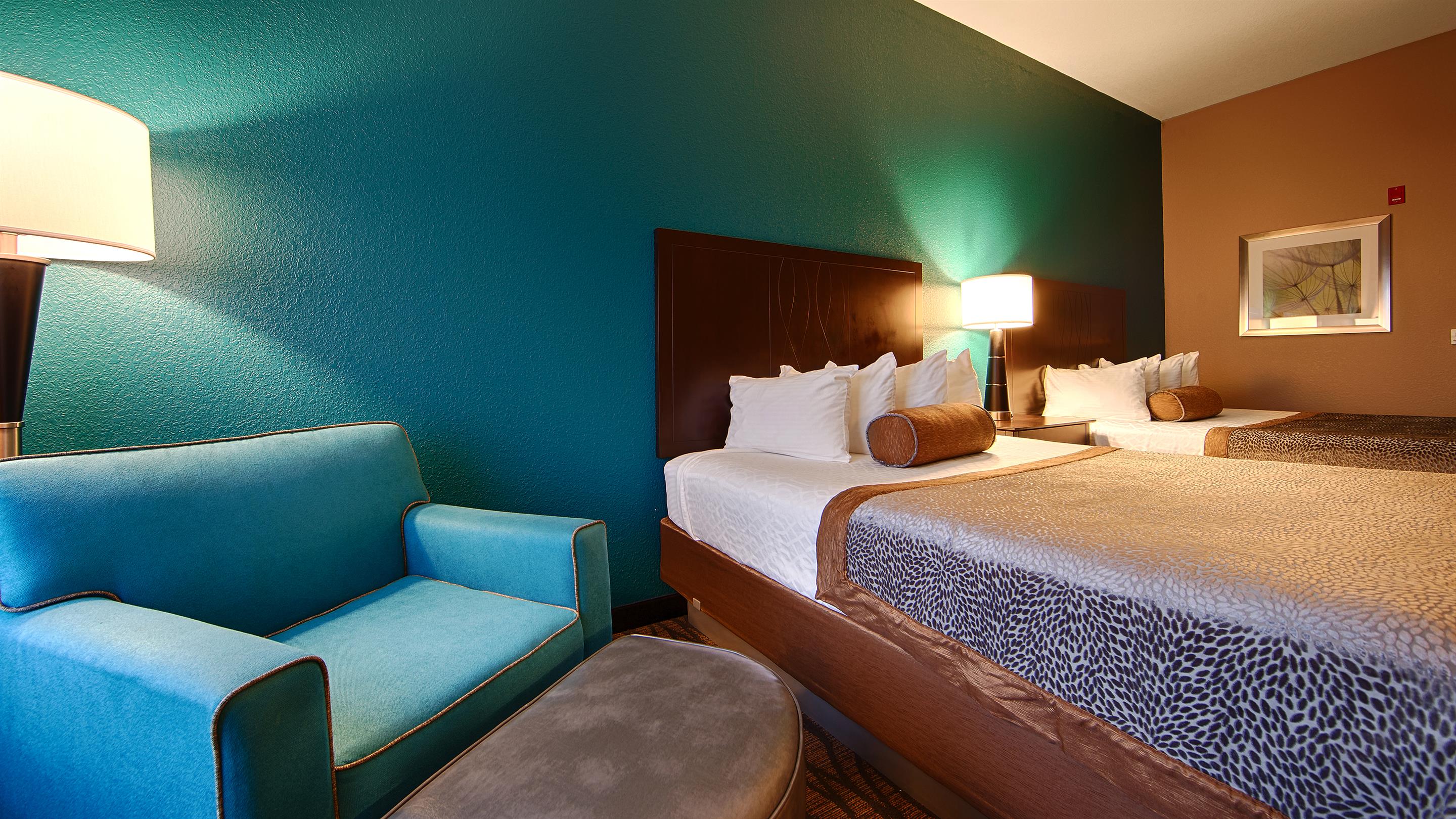 Best Western Plus Hiawatha Hotel - Tap to explore photos