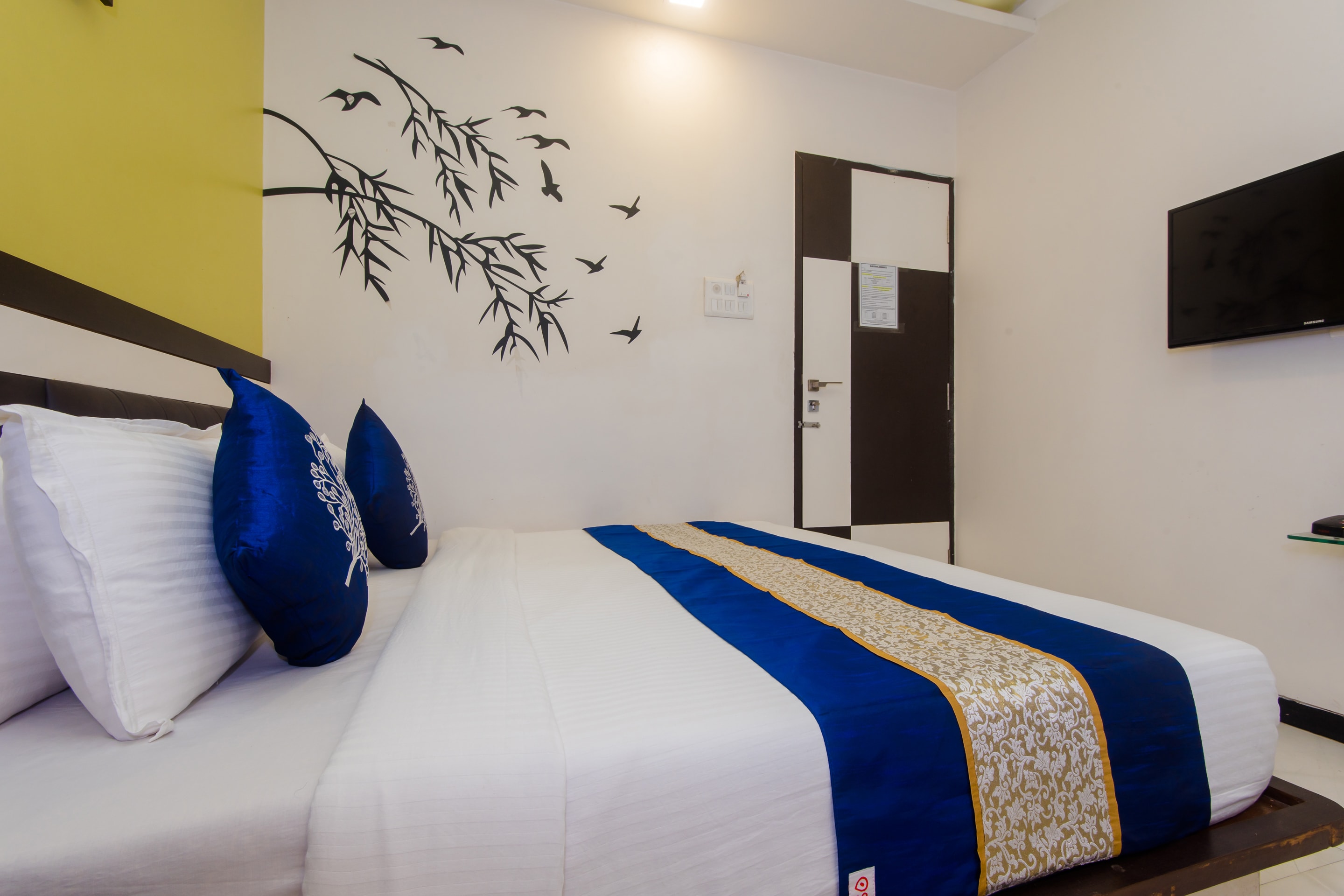 Hotel O Blue Pearl Residency Near Chhatrapati Shivaji International Airport - Tap to explore photos