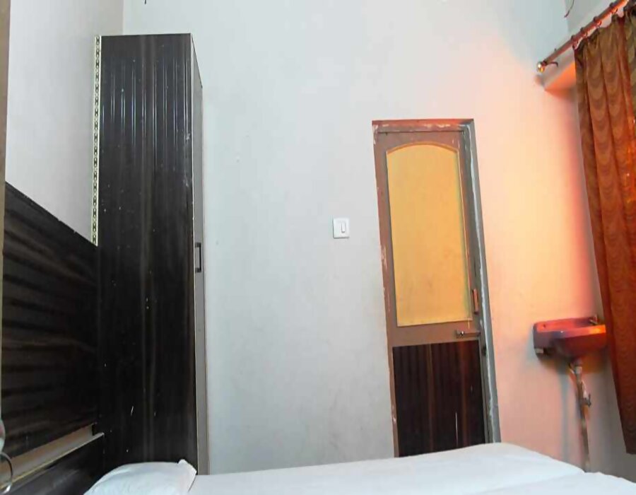 Hotel Shashwat Inn - Tap to explore photos