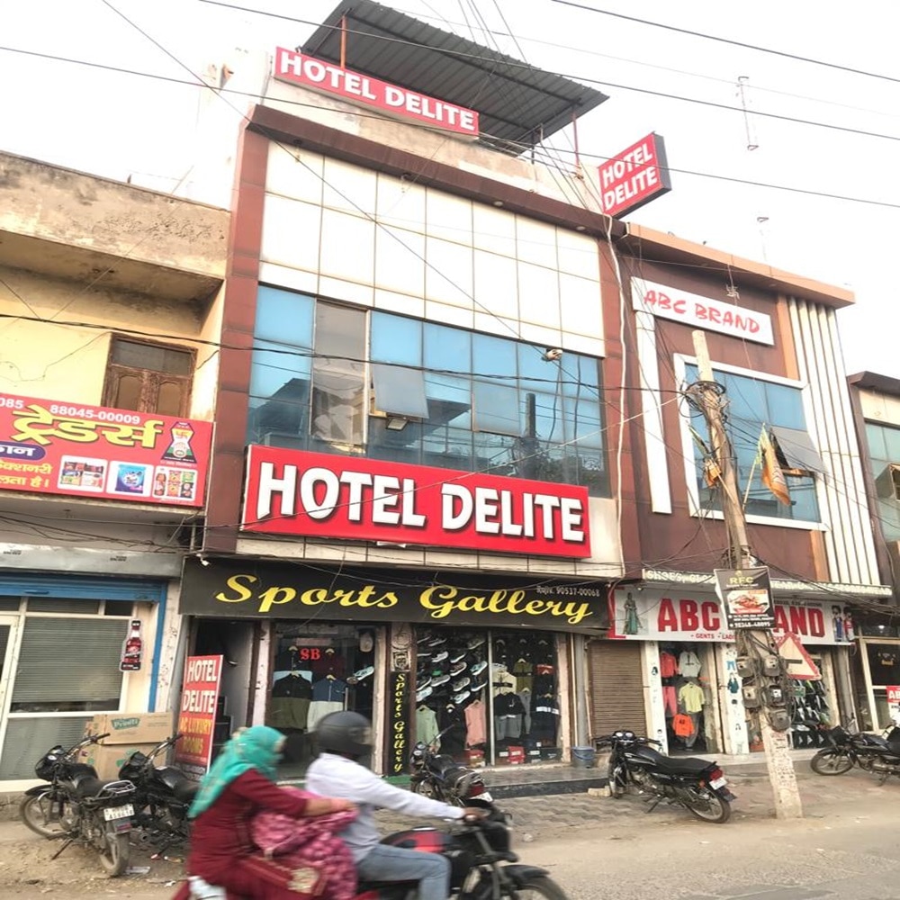 Hotel Dlight - Tap to explore photos