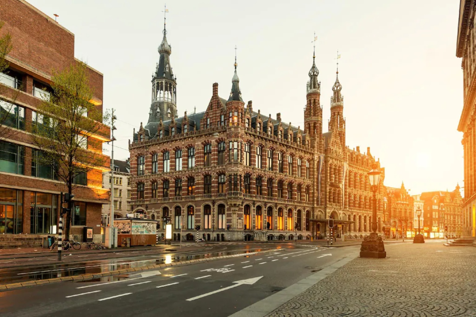 DoubleTree by Hilton Hotel Amsterdam Centraal Station - Tap to explore photos