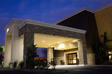 BEST WESTERN PLUS ARROWHEAD - Tap to explore photos