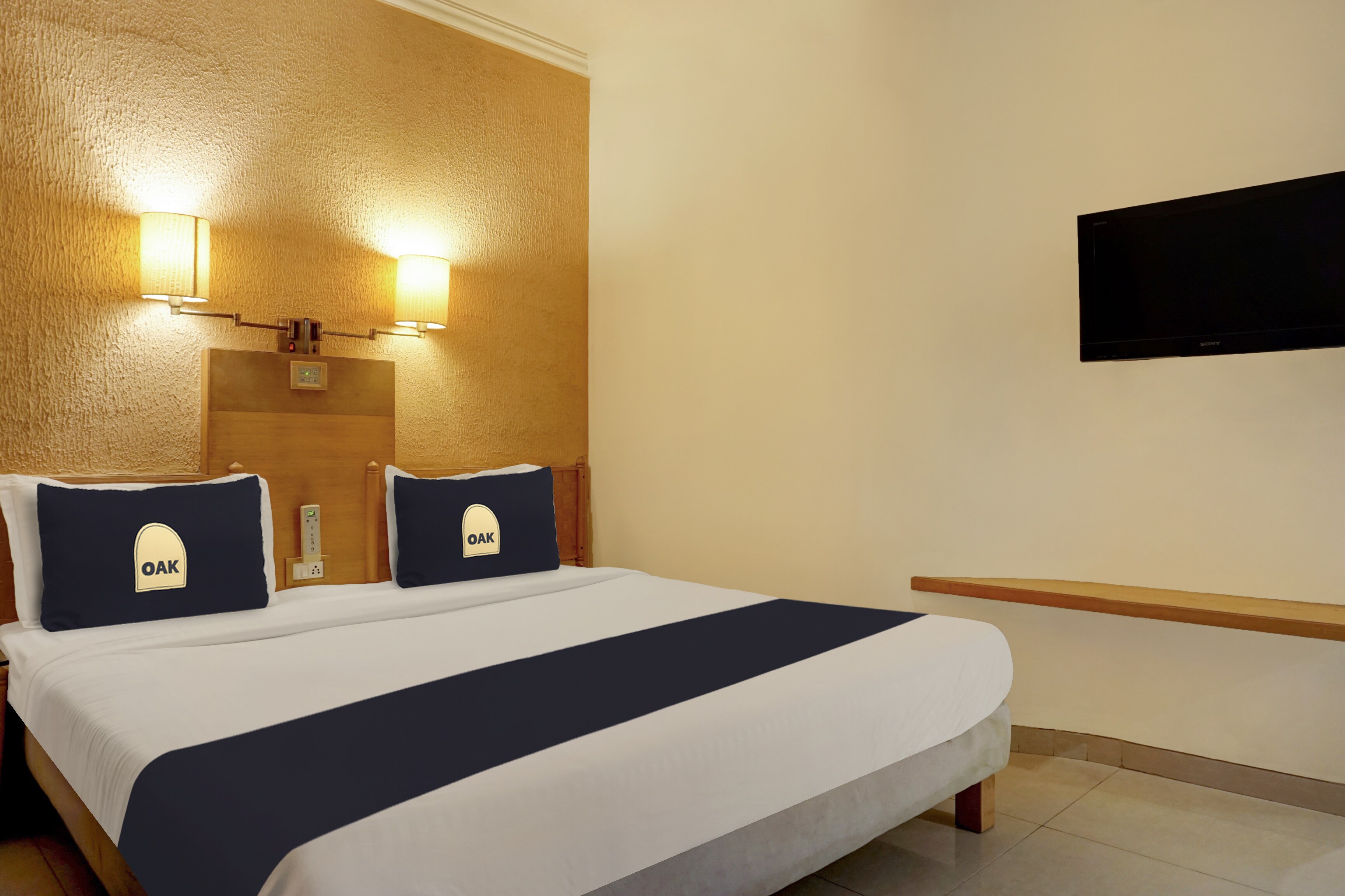 Townhouse Oak Orchard Hotel - Tap to explore photos