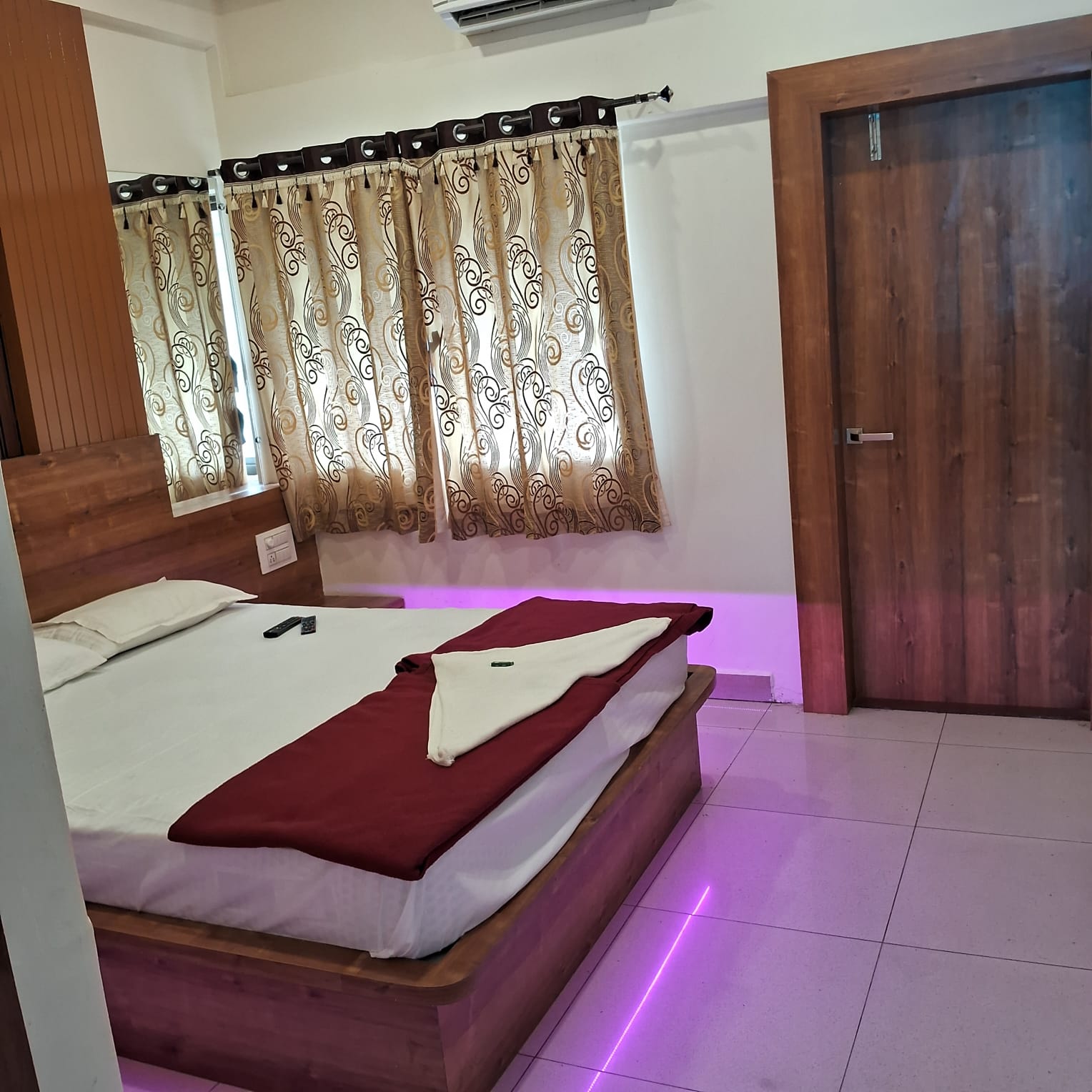 Hotel Shri Pallavi Residency - Tap to explore photos
