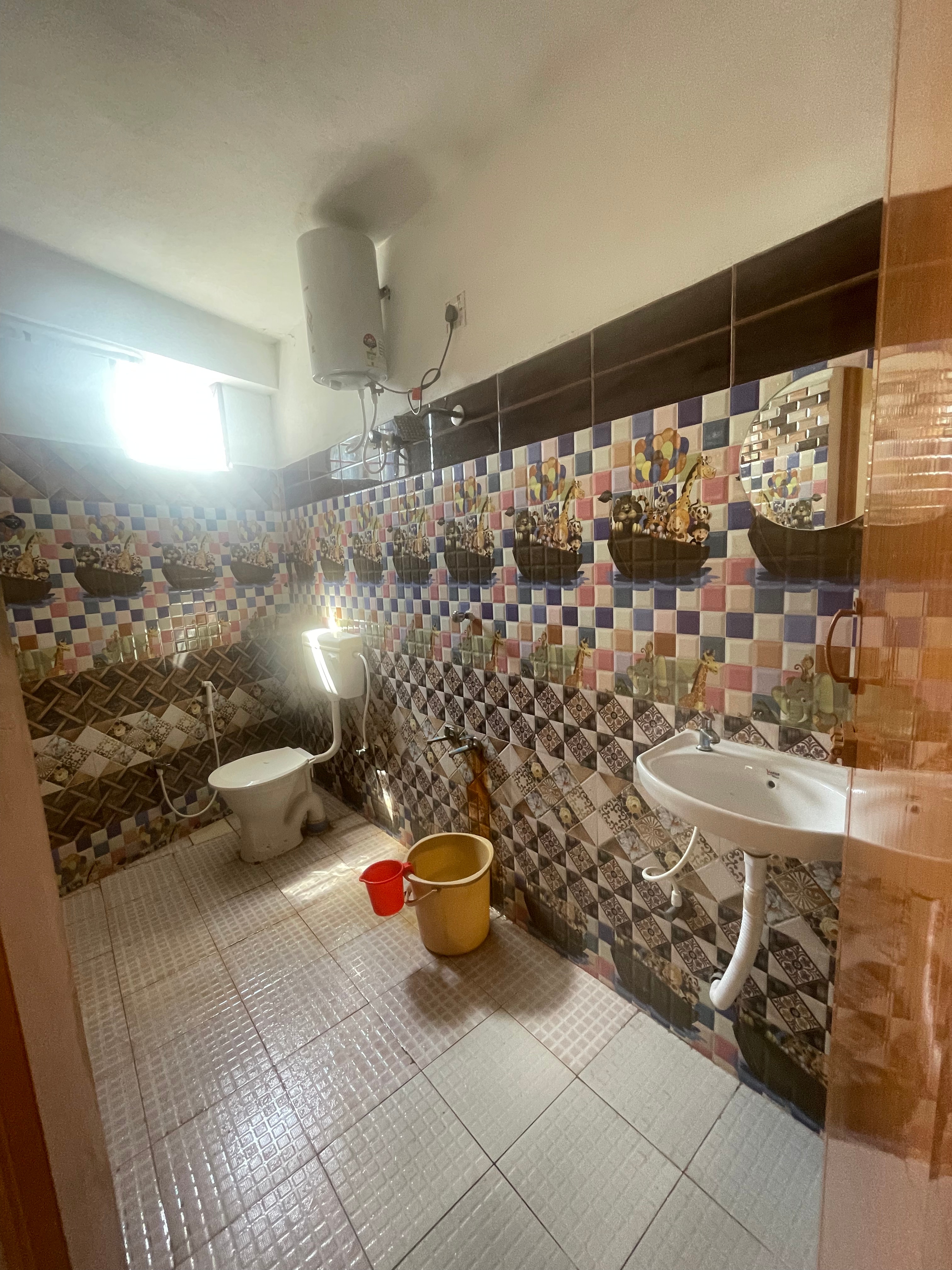 YJS Guest House - Tap to explore photos