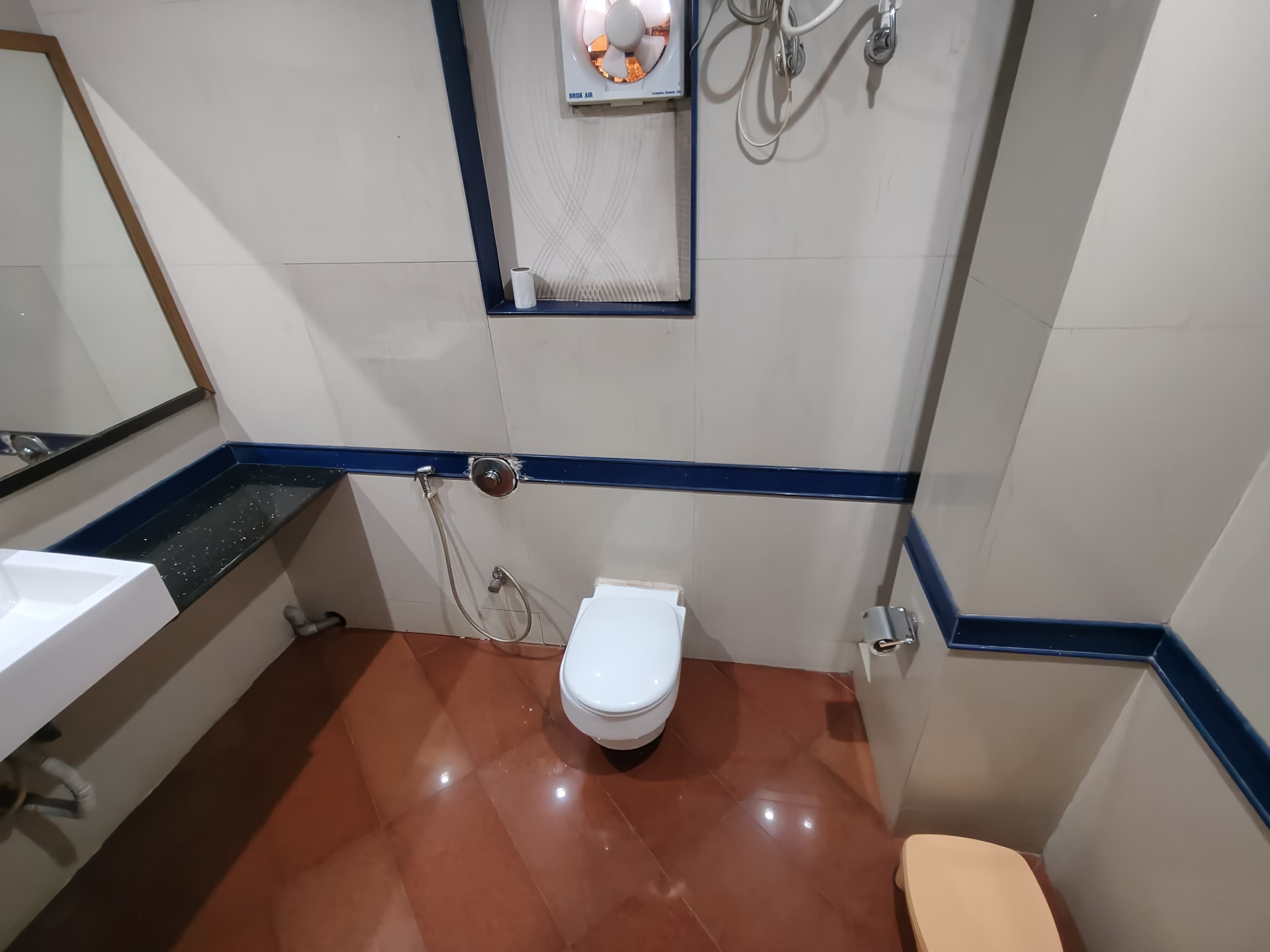 HOTEL LUCKY INDIA - Tap to explore photos