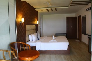 VGP Golden Beach Resort - Tap to explore photos