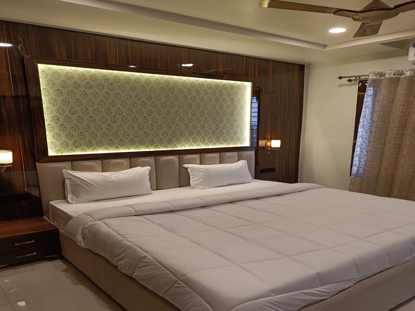 hotel Ganesh Inn By BookingCare - Tap to explore photos