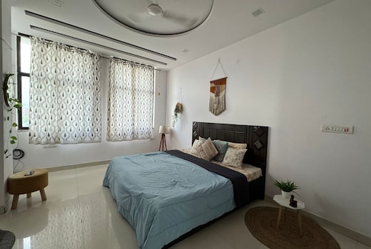 Snuggle in Cozy 1BK with balcony in Malviya Nagar