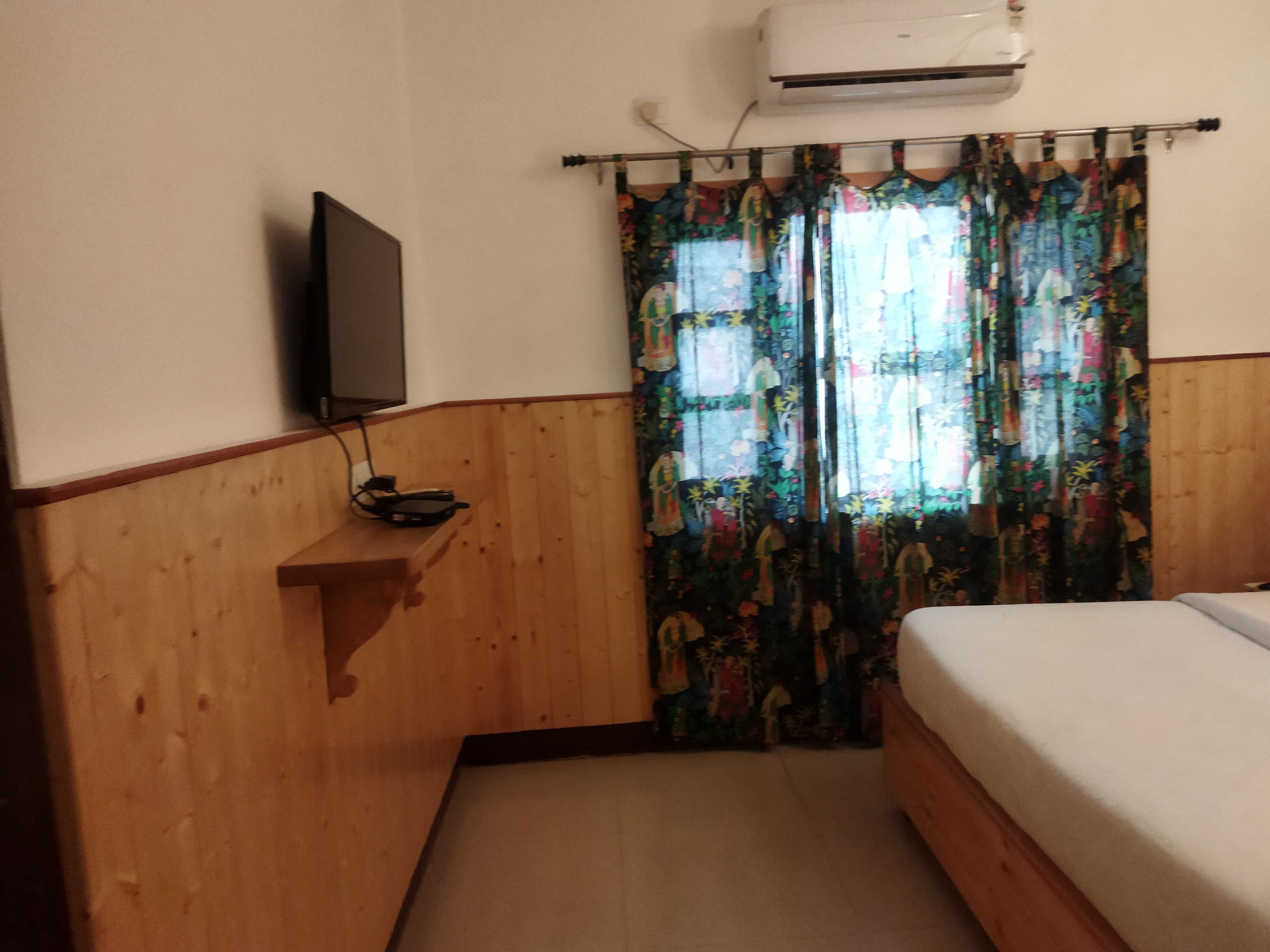 Townhouse ISBT Dehradun - Tap to explore photos
