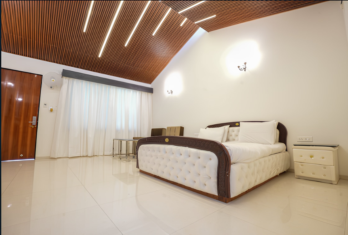 Grand Family Room 1