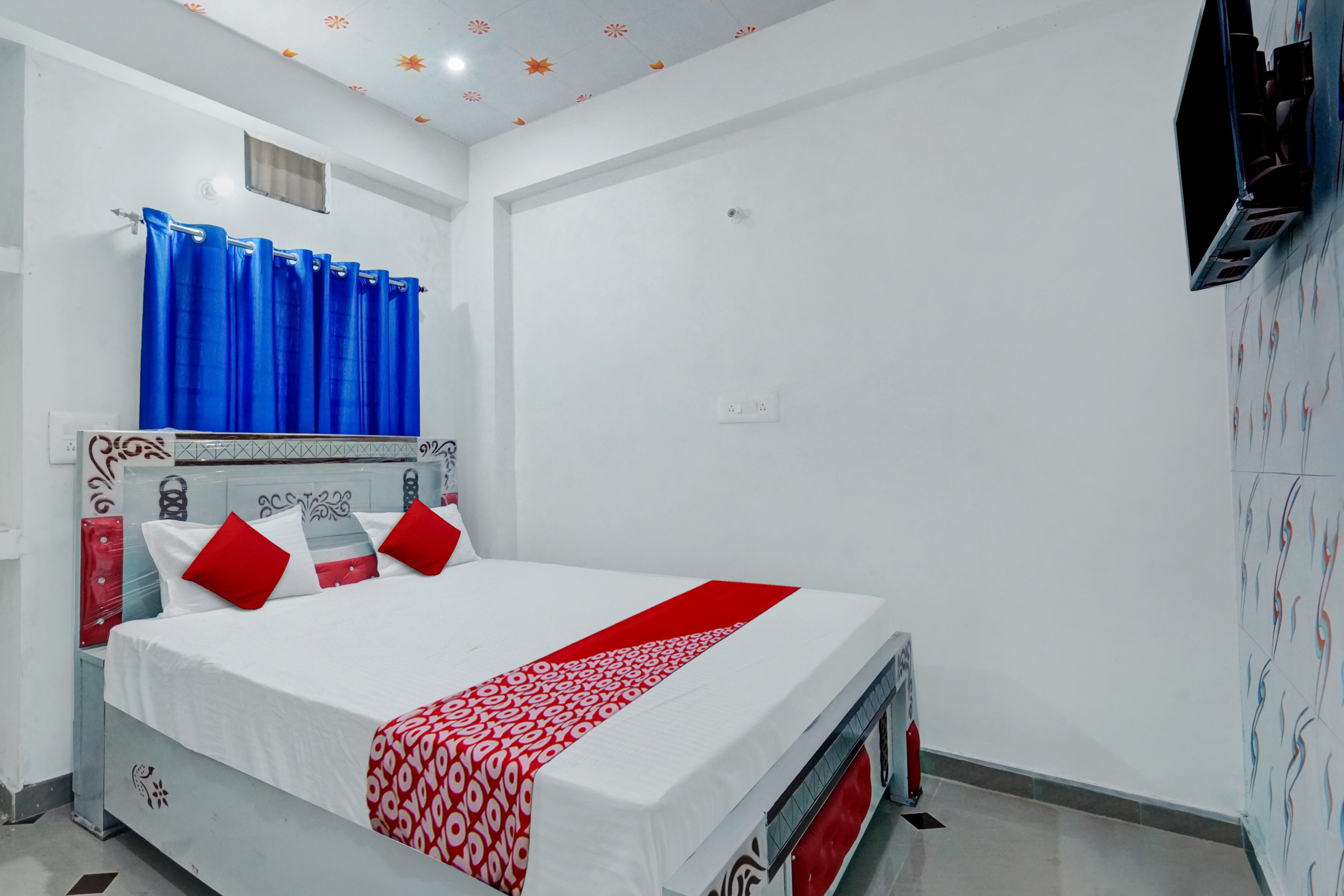 Hotel O S Square Guest House - Tap to explore photos