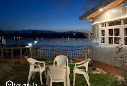 Premium Lake View Cabin| Shikara Drop |1BR| By Homeyhuts