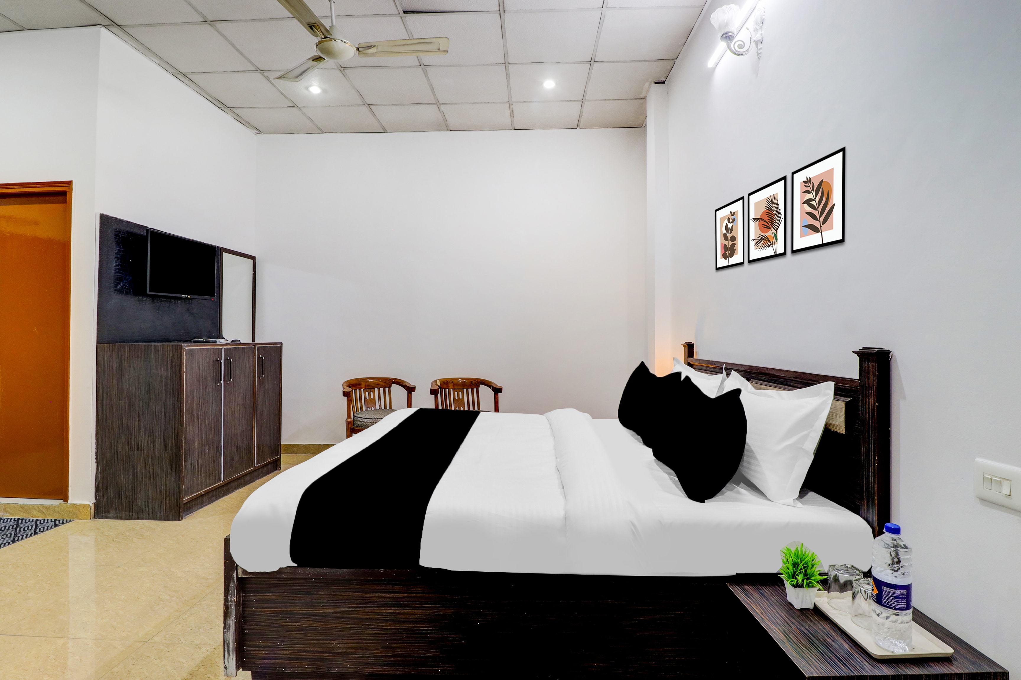Super Hotel O Dehradun Central Railway Junction Formerly Bhagwan Guest House - Tap to explore photos