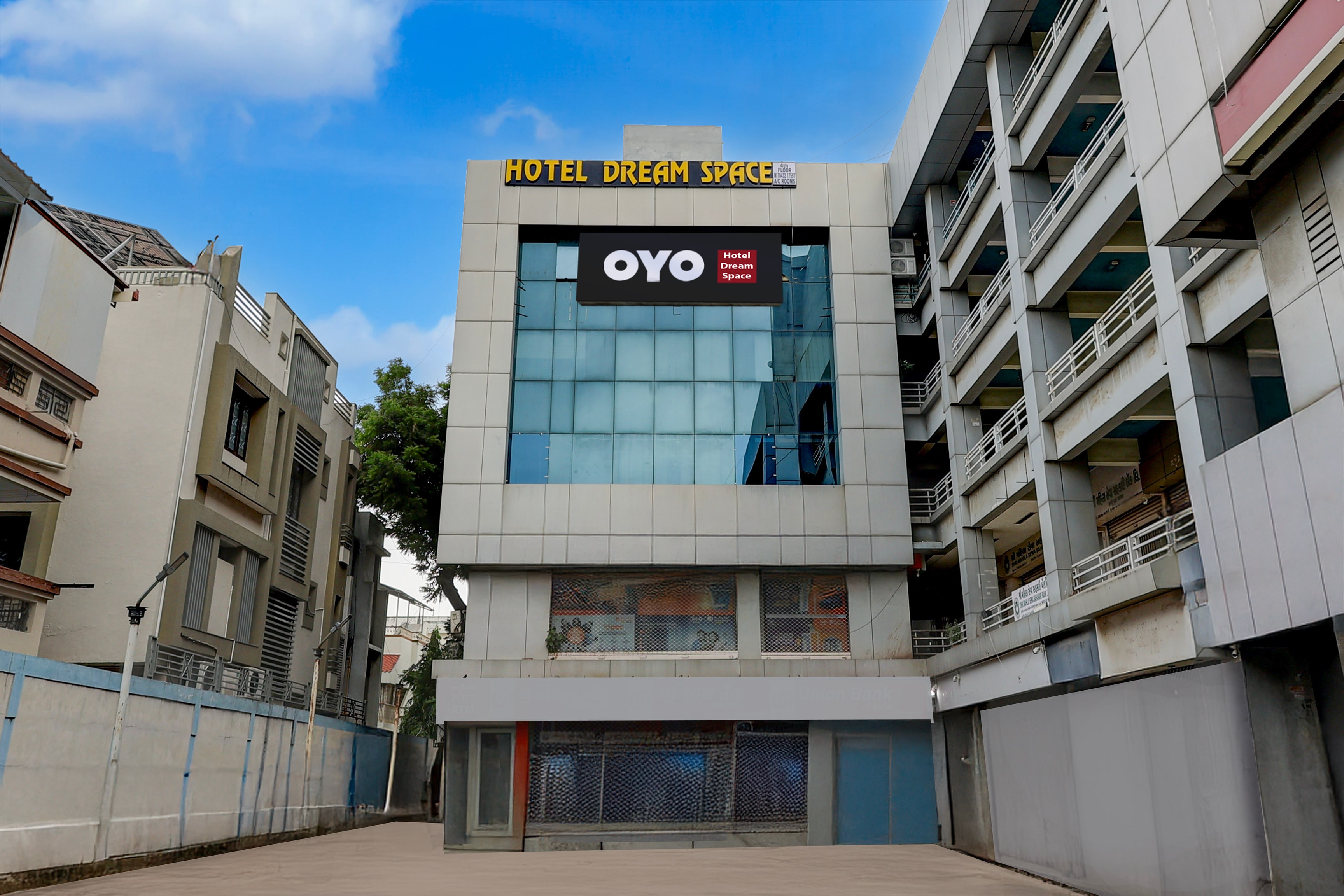 Hotel O Dream Space - Tap to explore photos