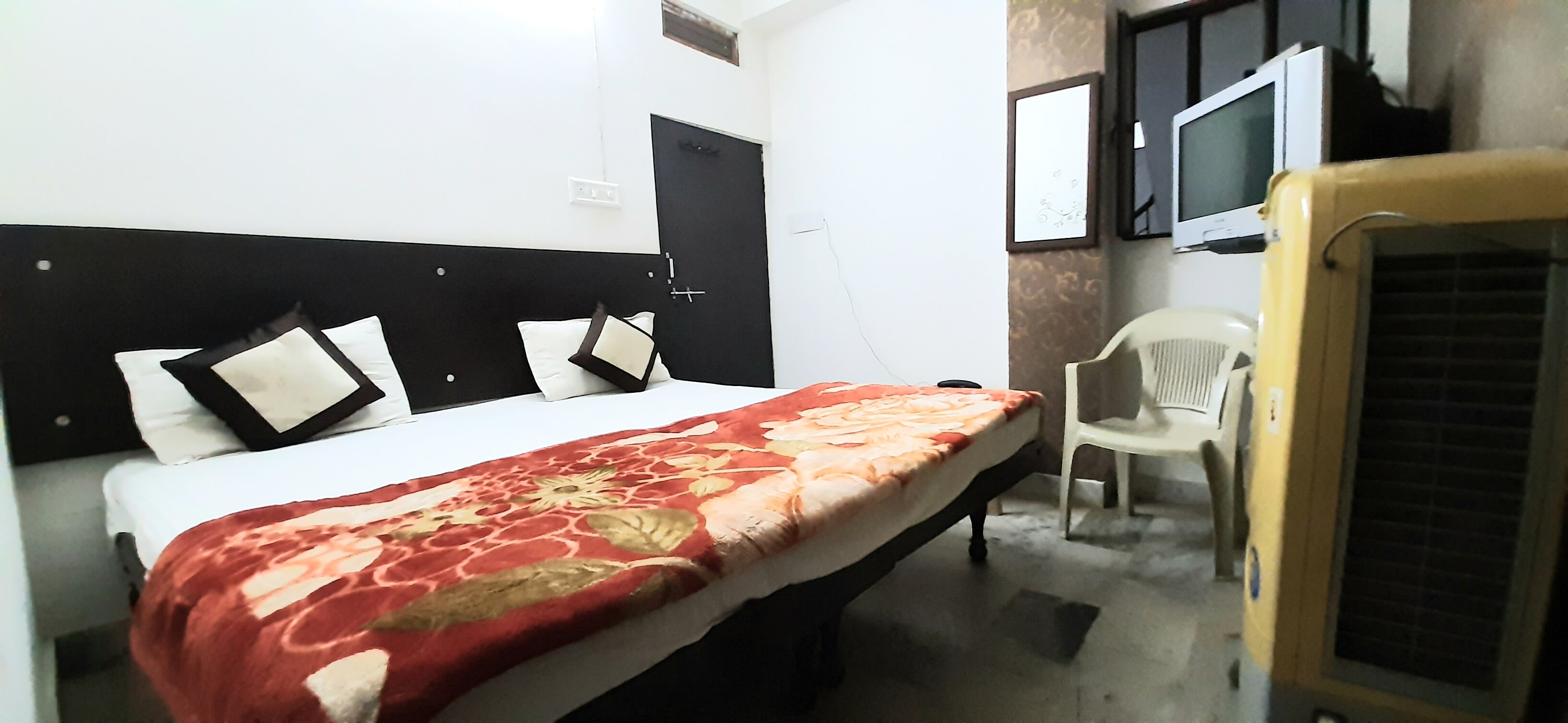 Hotel Katyani - Tap to explore photos
