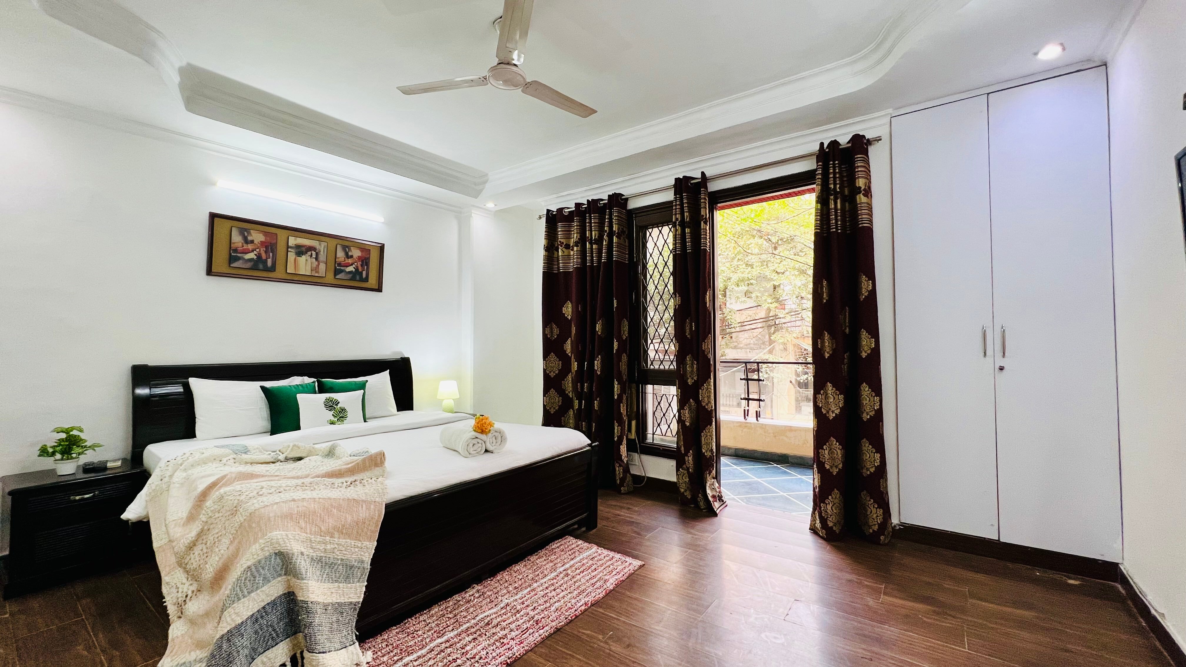 BluO Modern 1BHK - N Block Market Greater Kailash - Tap to explore photos