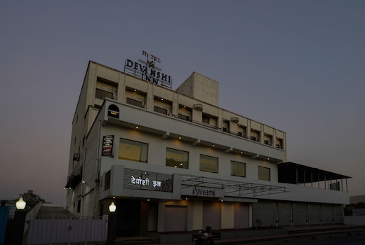 Super Townhouse OAK Hotel Devanshi Inn