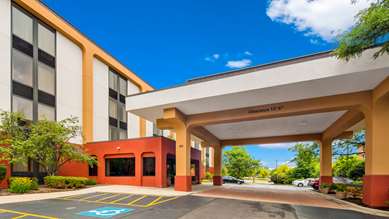 SureStay Plus Hotel by Best Western Chicago Lombard - Tap to explore photos