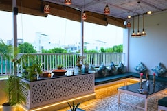 The Aravali Terrace | Luxury Stay with Jacuzzi | City Centre Udaipur, Udaipur