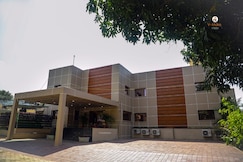 Col's Hotel Uphaar, Mhow