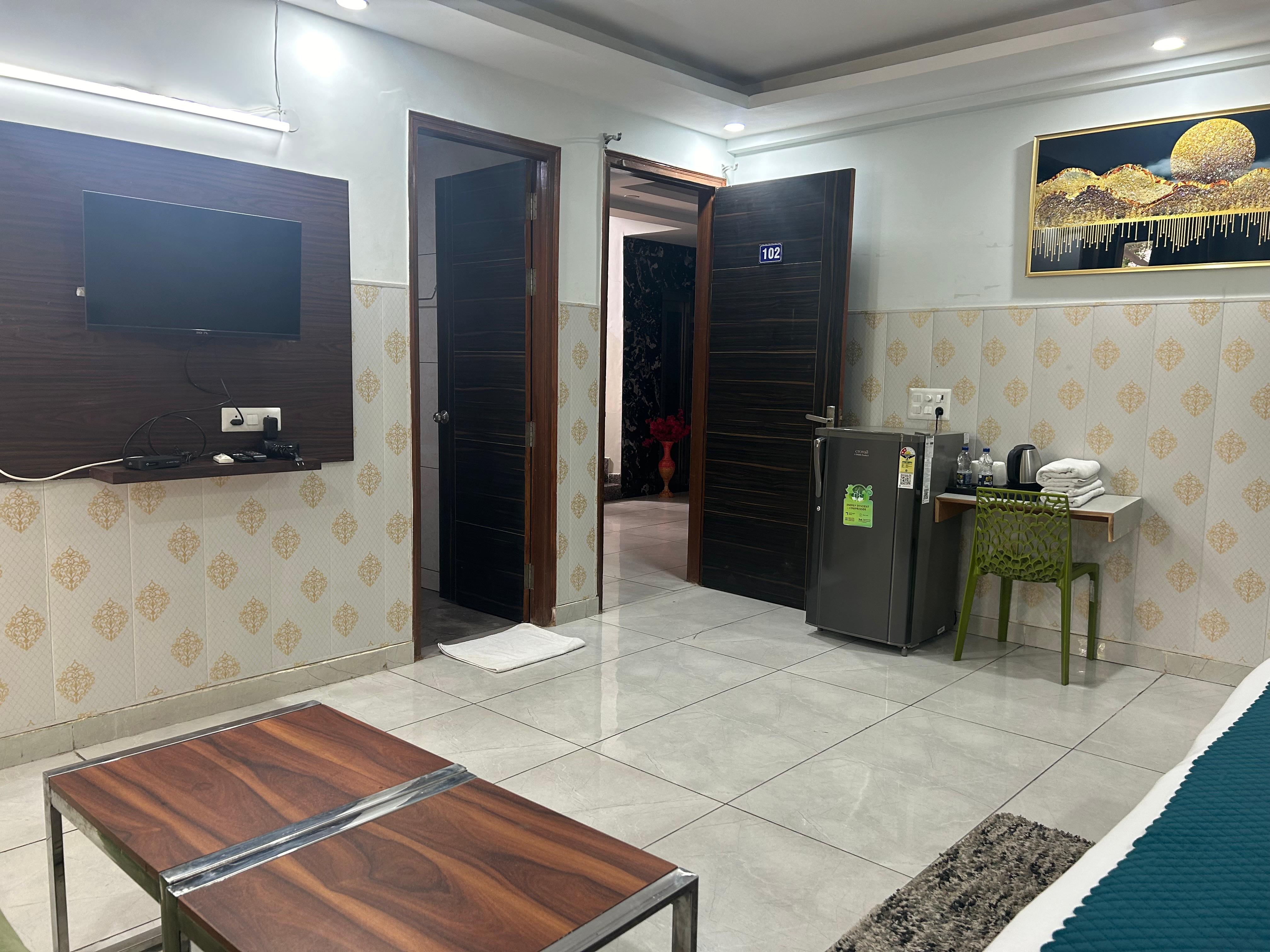 Tanvi Premium Residency near Artemis Hospital, Gurugram - Tap to explore photos