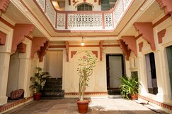 Vintage Home Near Ghats & Temple, Varanasi