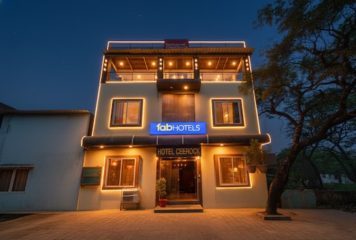 FabHotel Ceerock