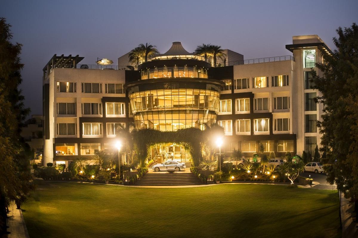 Dayal Paradise Lucknow INR 820 OFF ( ̶3̶5̶5̶0̶ ) Hotel Price, Address