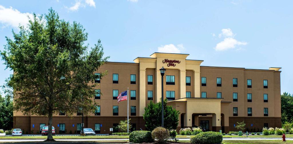 Hampton Inn by Hilton Foley, AL - Tap to explore photos