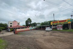 Hotel Dawat Resto & Lodge, Ranjangaon