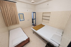 Hotel GS, Botad