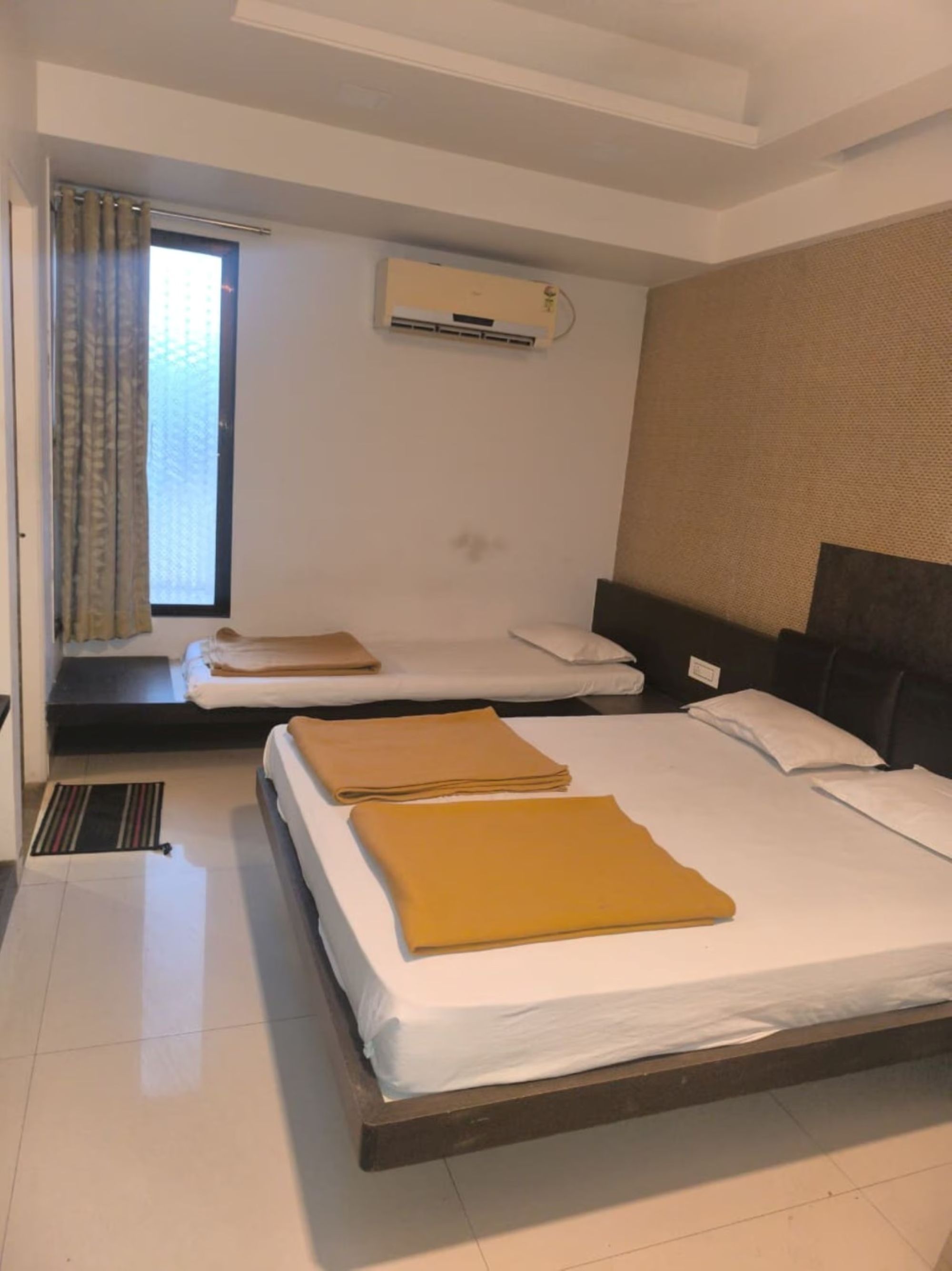 Hotel City Crown 4