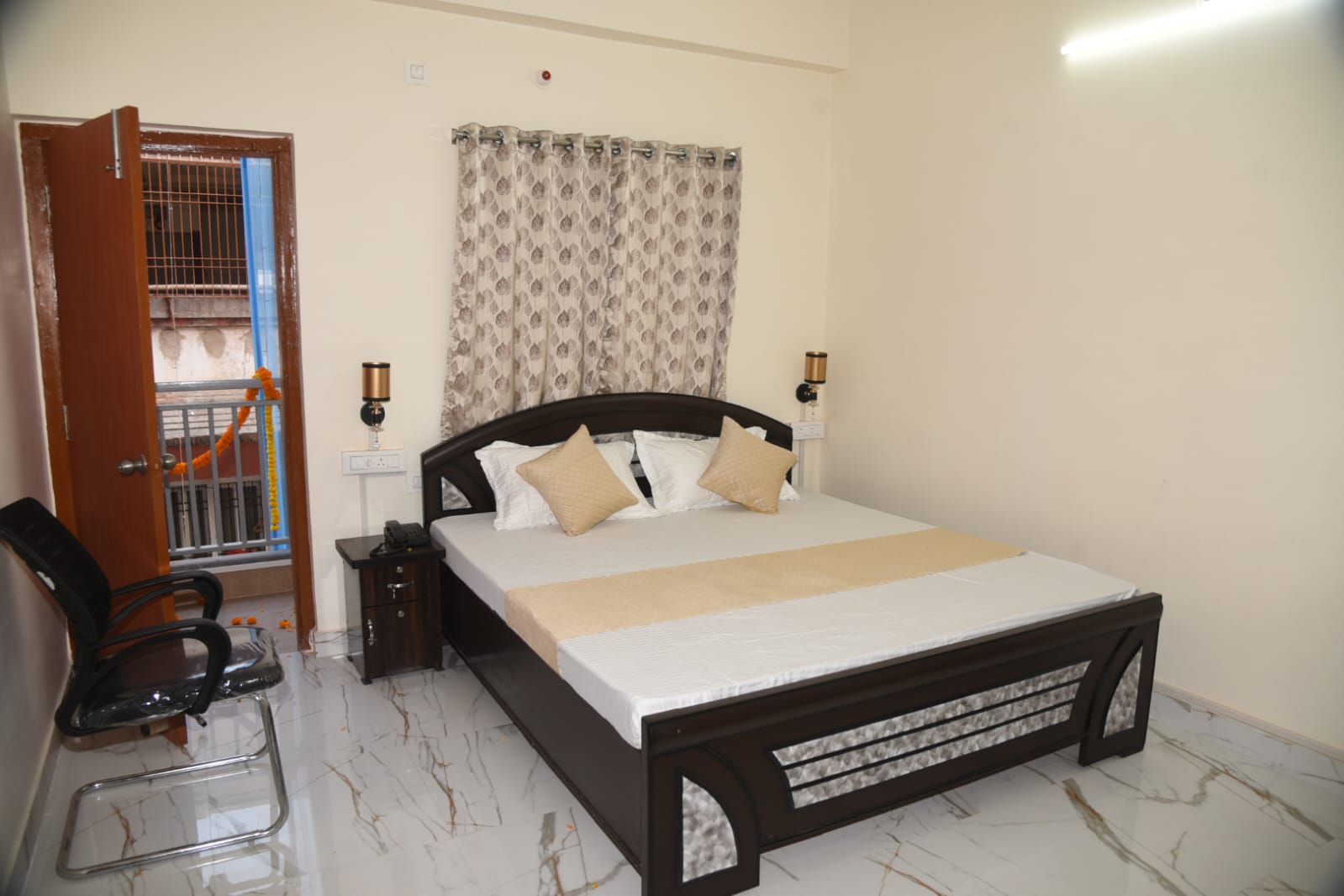 Hotel Pushp Vatika - Tap to explore photos