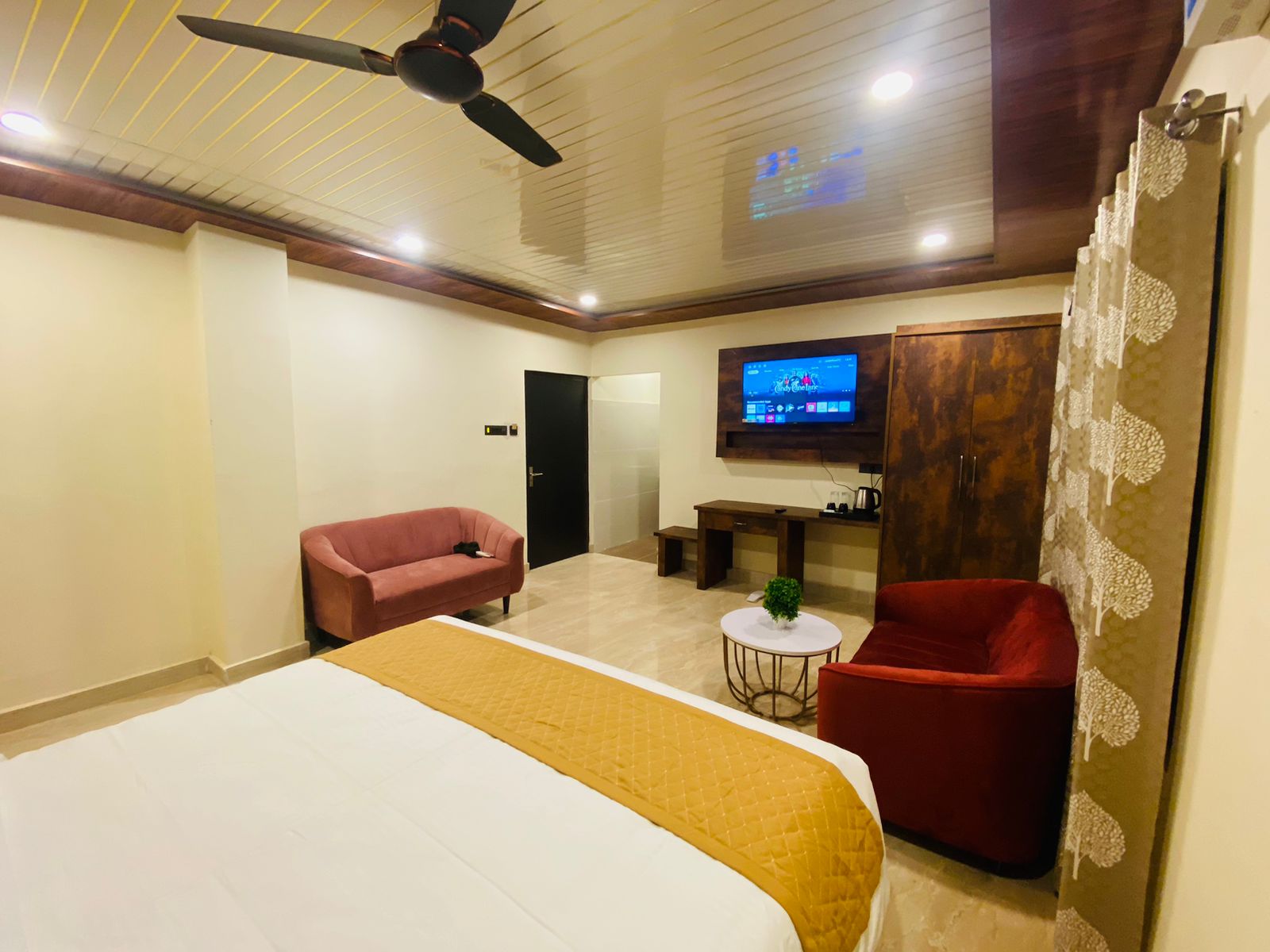 Hotel Siddharth Bettiah - Tap to explore photos