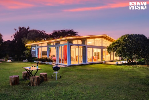 StayVista at Idyllic Farmhouse - A Glasshouse