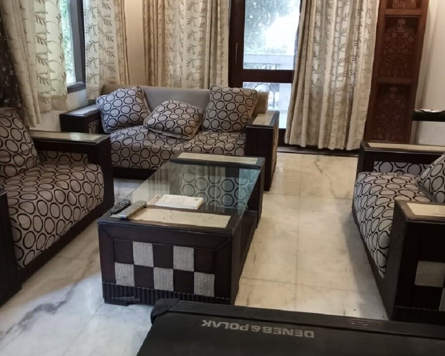 Deluxe Room in Panchsheel Park Near Max Hospital - Tap to explore photos