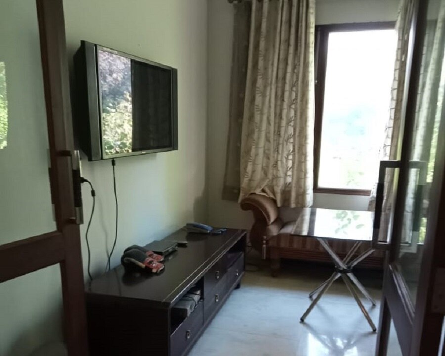 Deluxe Room in Panchsheel Park Near Max Hospital - Tap to explore photos