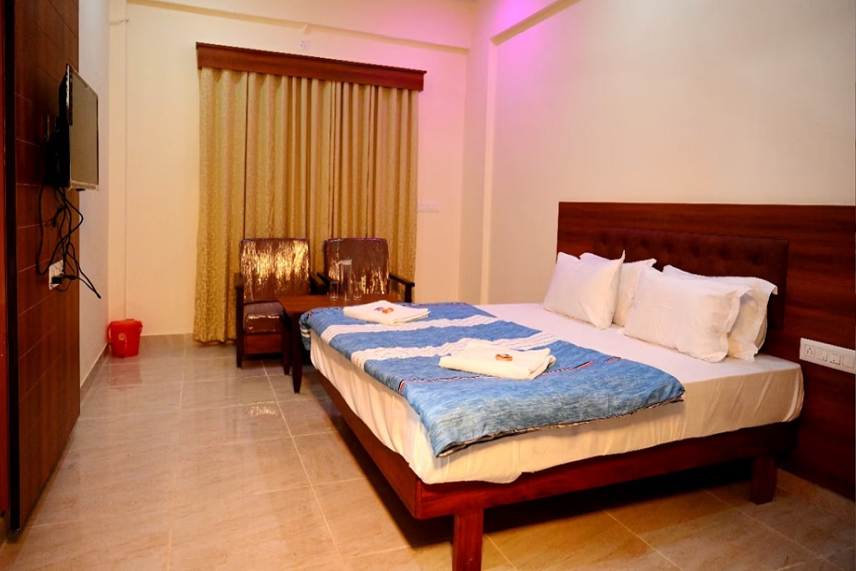 VISHNUPRIYA BOARDING & LODGING - Tap to explore photos