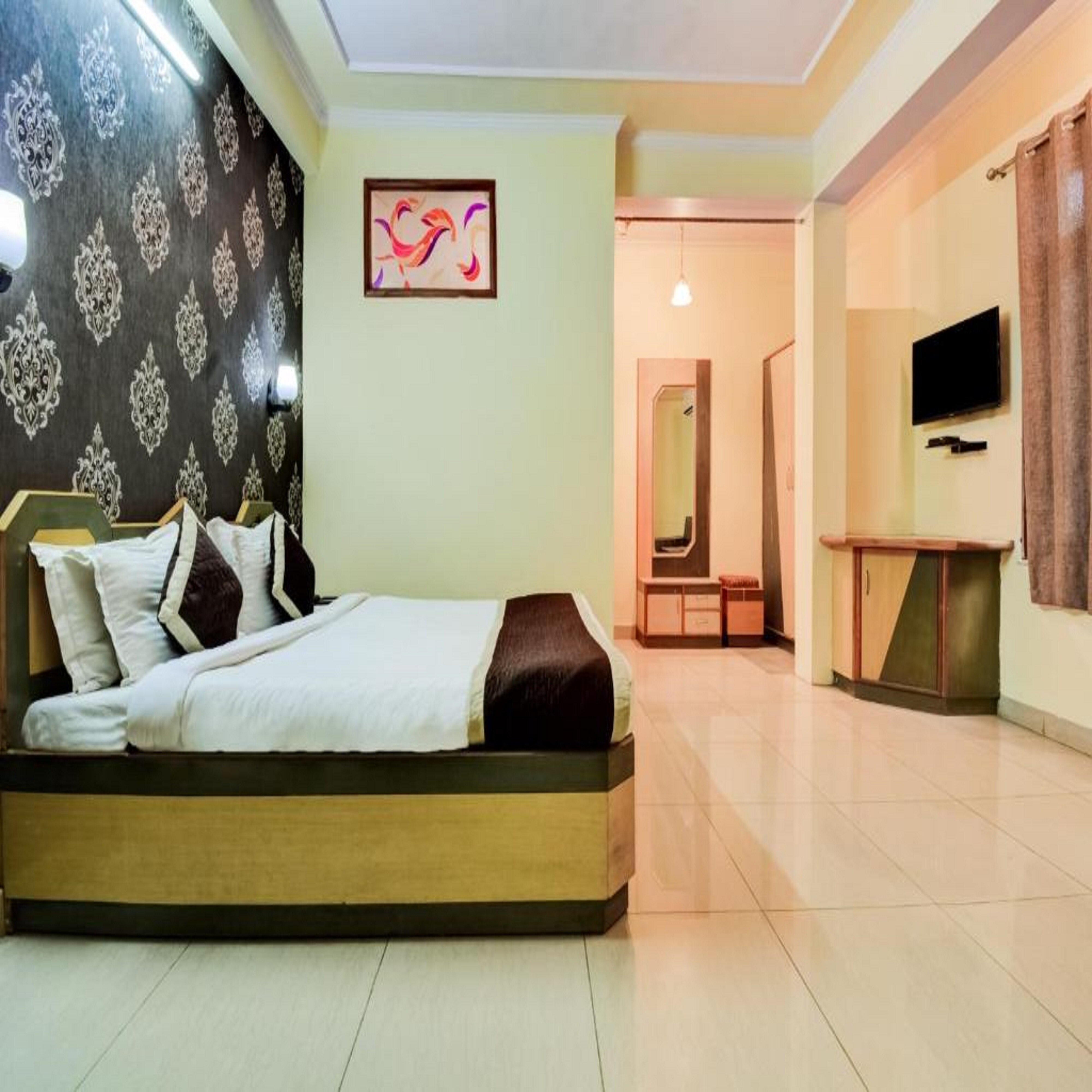 Hotel Karni Palace - Tap to explore photos