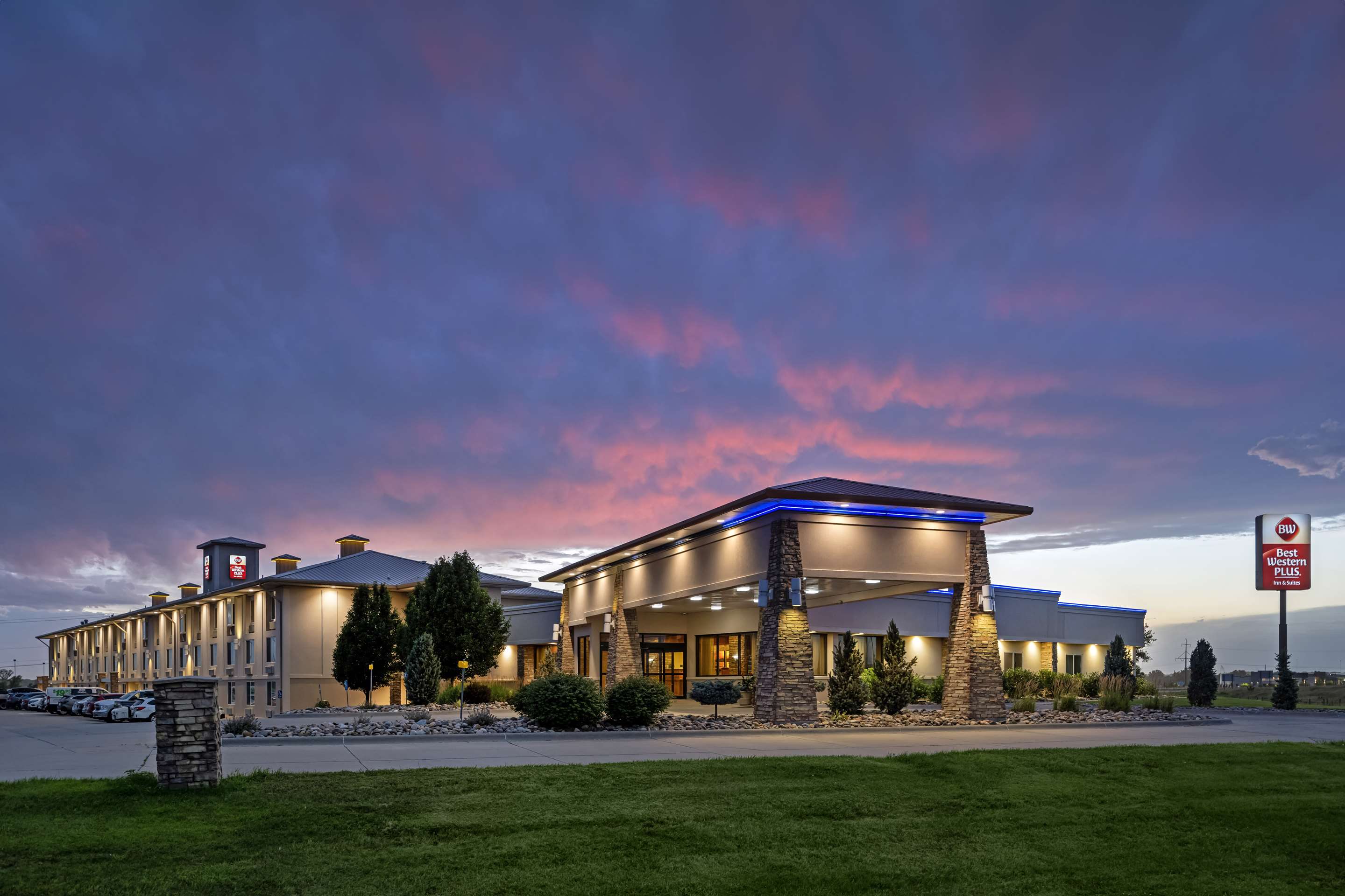 Best Western Plus Mid Nebraska Inn & Suites - Tap to explore photos