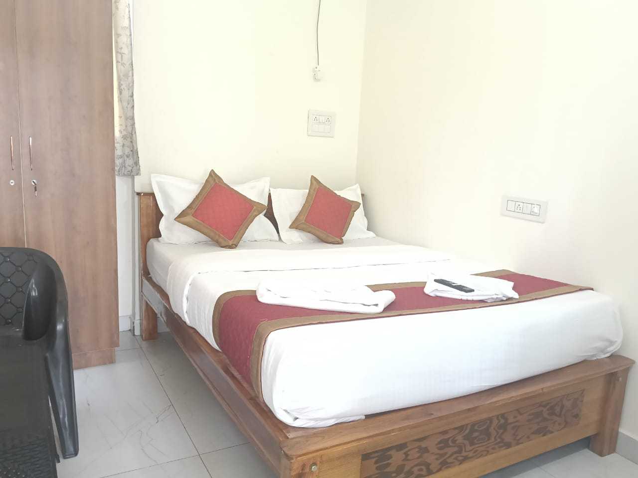 Hotel O SRL Comforts - Tap to explore photos