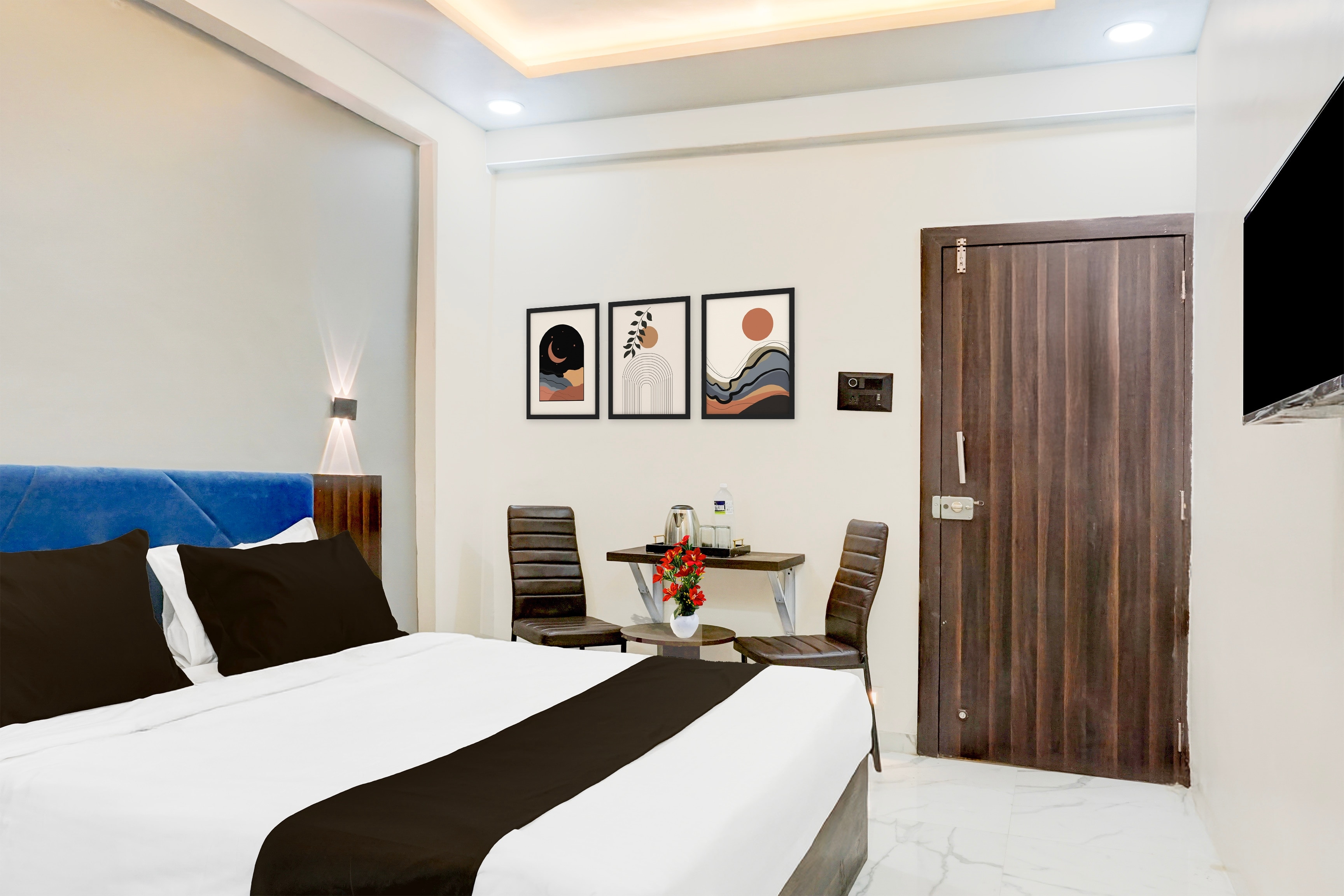 Super Townhouse Oak Hinjewadi Corporate Stays - Tap to explore photos