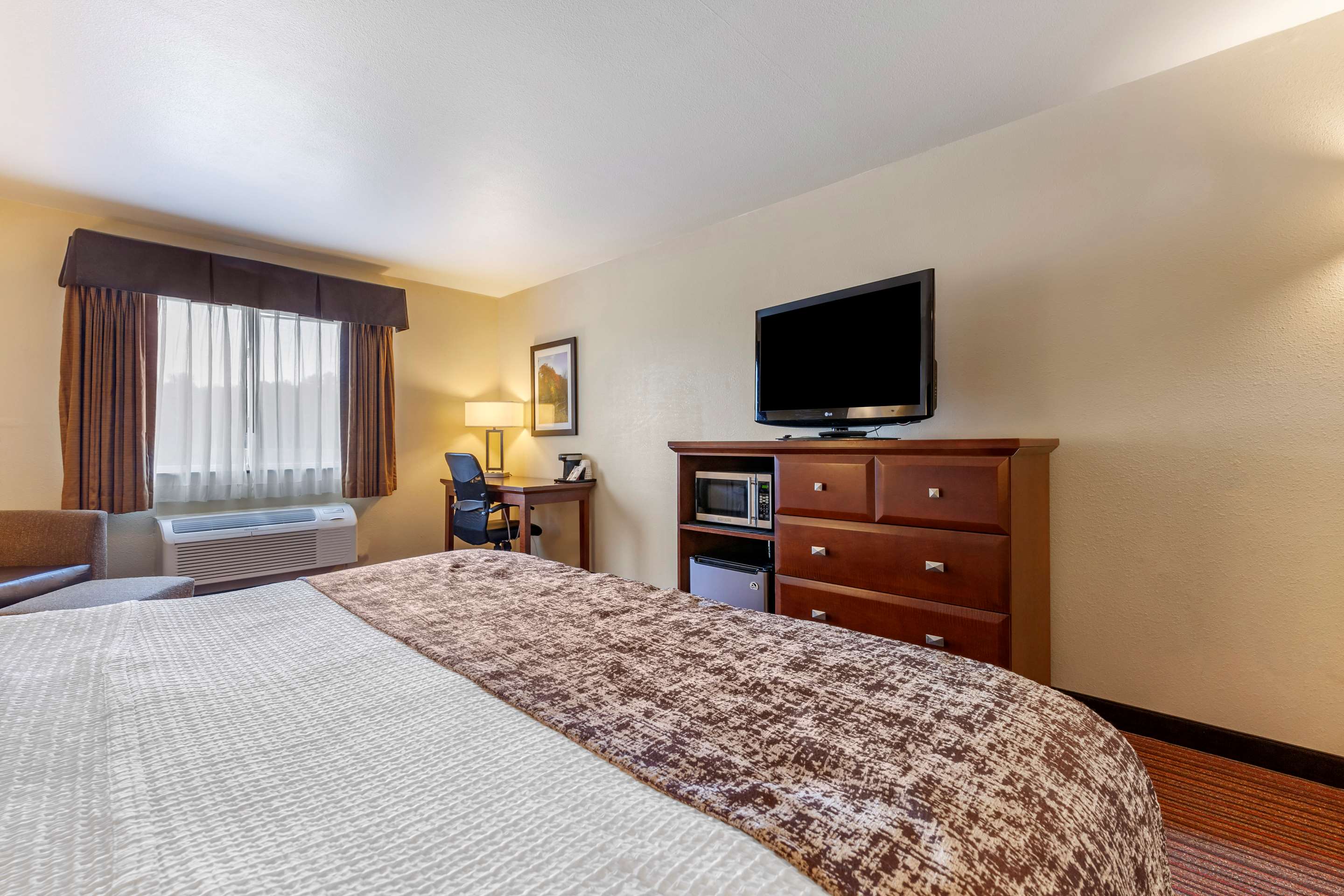 Best Western Plus Sparta Trail Lodge - Tap to explore photos