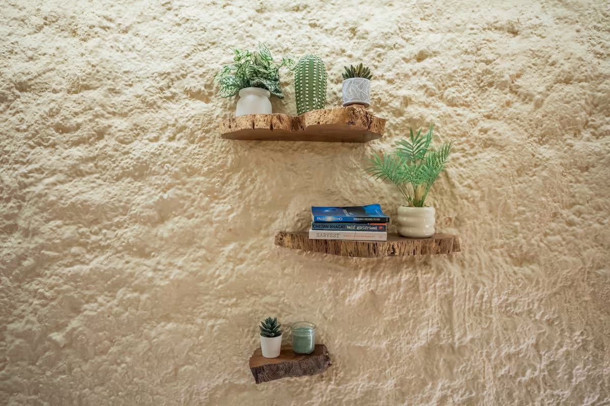 Earthy Inspired 1BHK near the sea - Tap to explore photos