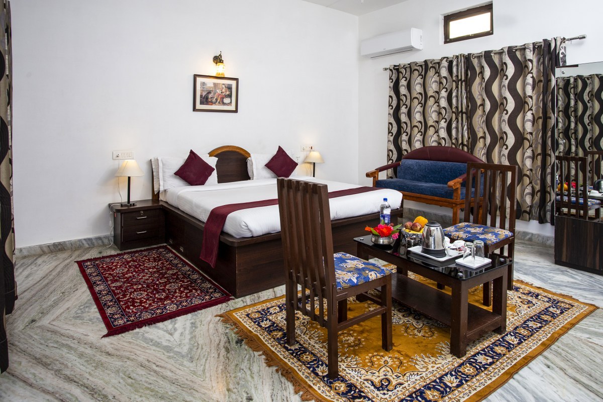 Narayan Niwas Resort - 30 kms away from ranakpur - Tap to explore photos