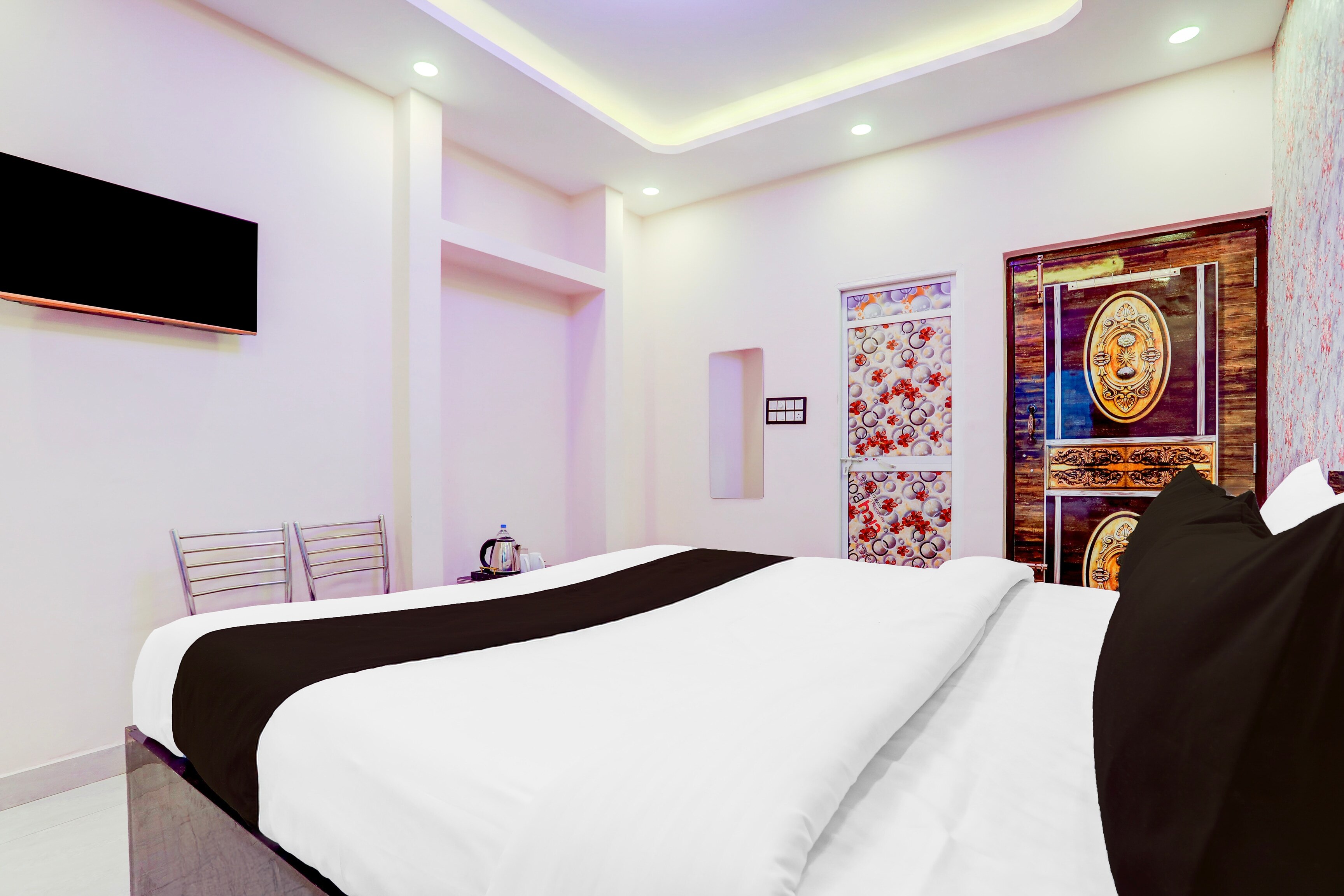 HOTEL O MANNAT - Tap to explore photos
