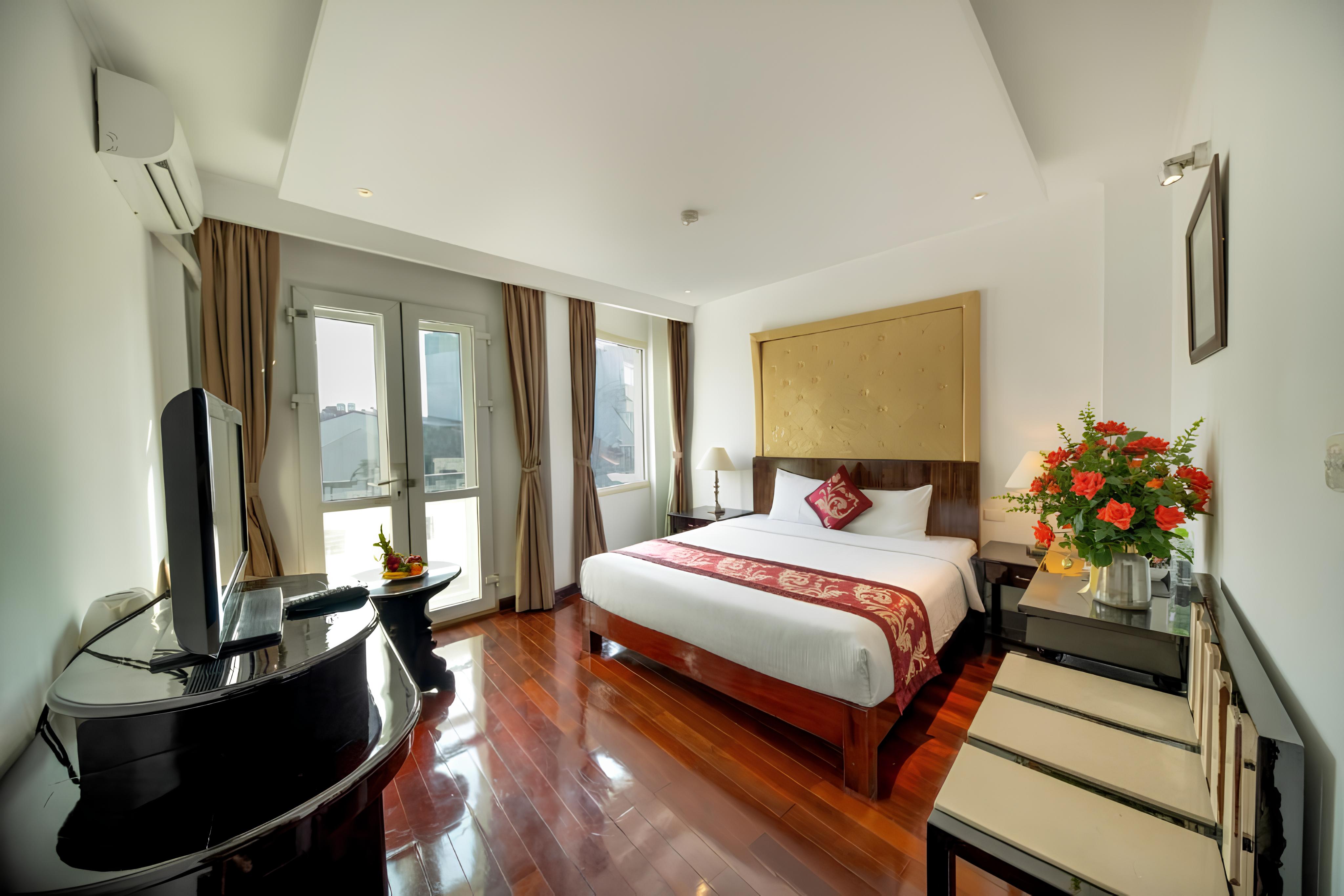 Hanoi Traveller House - Tap to explore photos